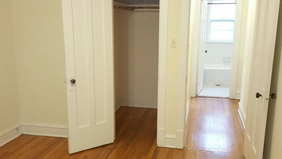 Building Photo - 708 Seward St