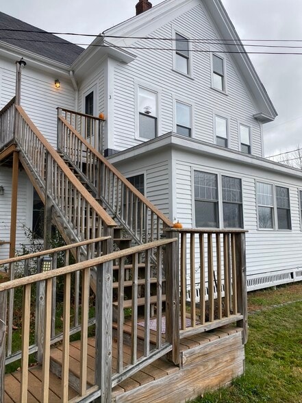 Building Photo - 17 Steamboat Ave