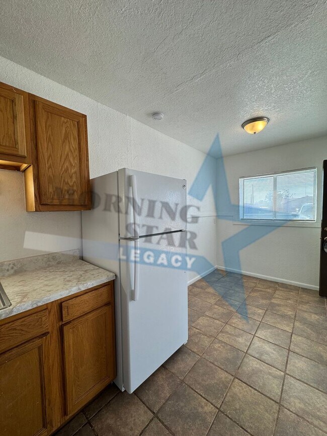 Building Photo - 612 3rd St