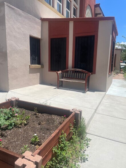 Building Photo - 800 Congdon Ave