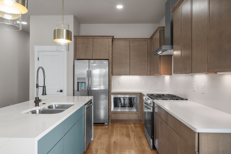 Building Photo - 2523 W Heiman St