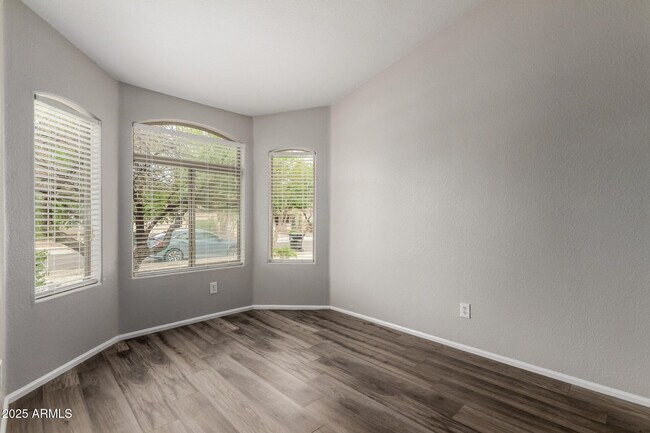 Building Photo - 8003 S 48th Dr