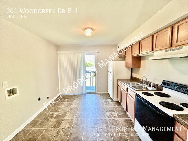 Building Photo - 201 Woodcreek Dr