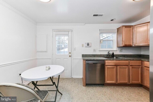 Building Photo - 60 Benton Ct