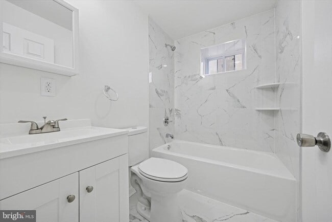 Building Photo - 452 Mechanic St