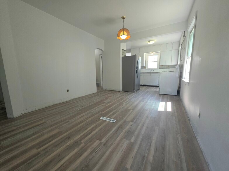 Building Photo - 3326 S Lenox St
