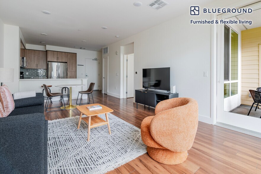 Building Photo - 388 E Evelyn Ave