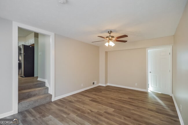 Building Photo - 6950 Carleen Ct