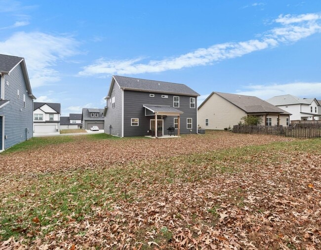 Building Photo - Pet Friendly Three Bedroom!