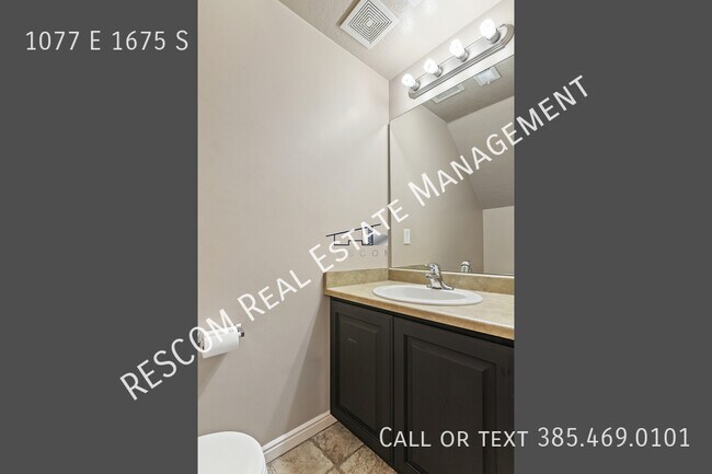 Building Photo - 1077 1675 S