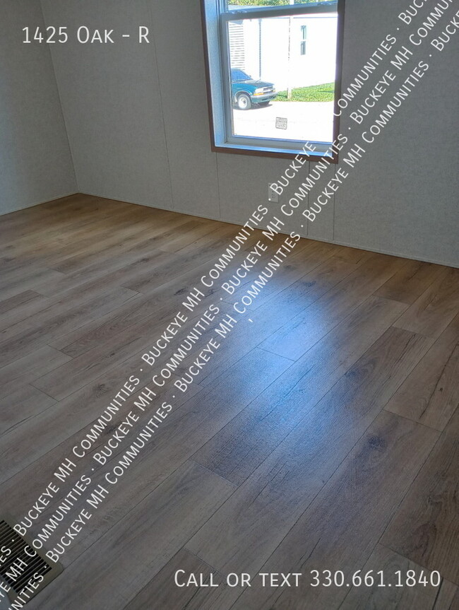 Building Photo - 1425 Oak-R