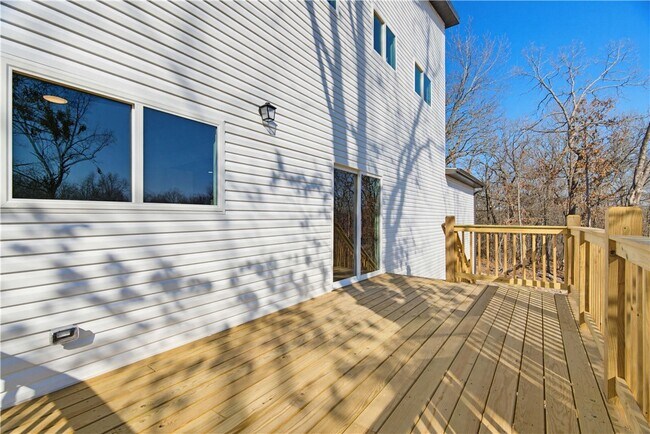 Building Photo - 20 Bobwith Ln