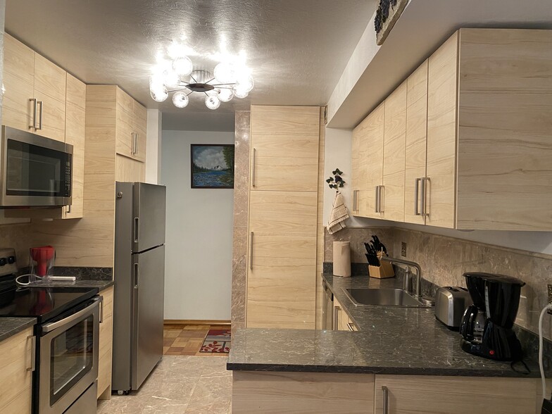 Kitchen - 1720 Halford Ave