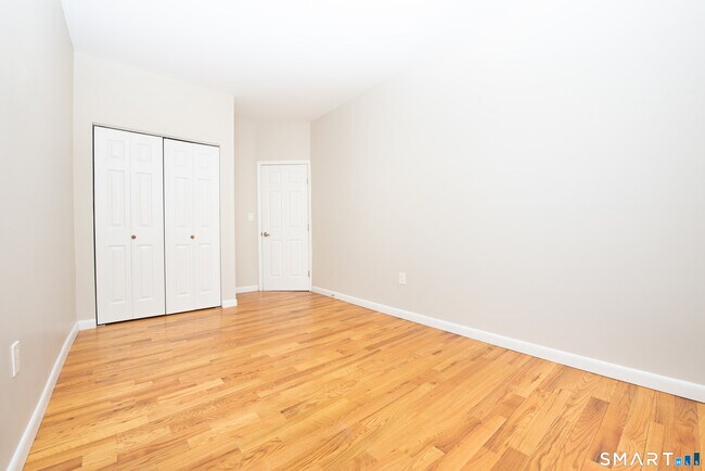 Building Photo - 525 E Main St