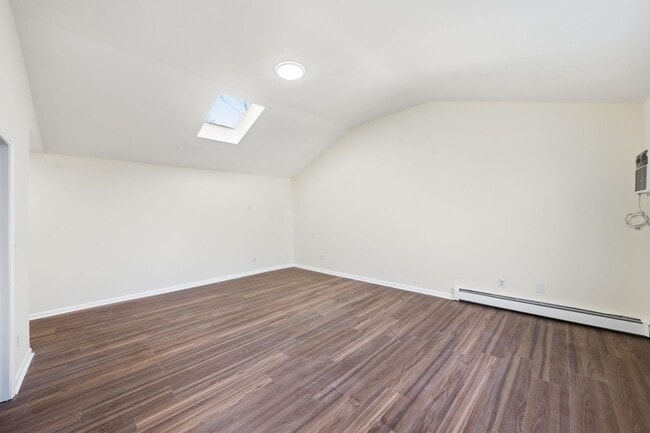 Building Photo - 191 Griffith St