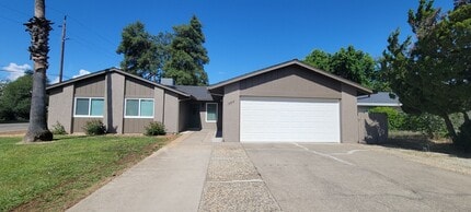 Building Photo - Newly Updated 3 Bdrm 2 Bath House Near Schools and Shopping, Corner of Shasta Pines and Mistletoe