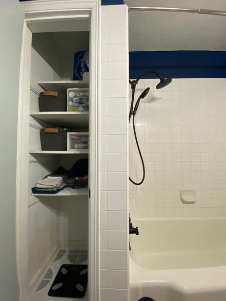 Large linen closet - 3172 Sandusky Dr