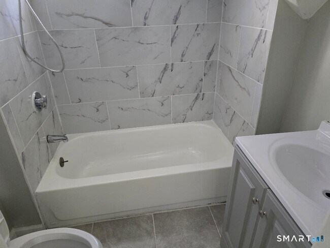 Building Photo - 219 Woodlawn Terrace