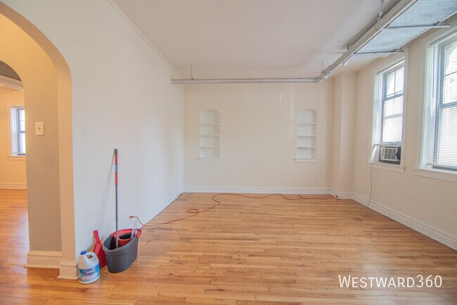 Building Photo - 1620 W Farwell Ave