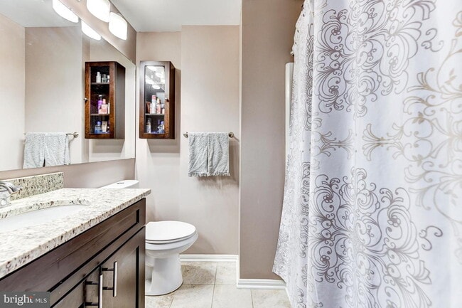 Building Photo - Elegant Arlington Residence with Comfortable Living and Ideal Location