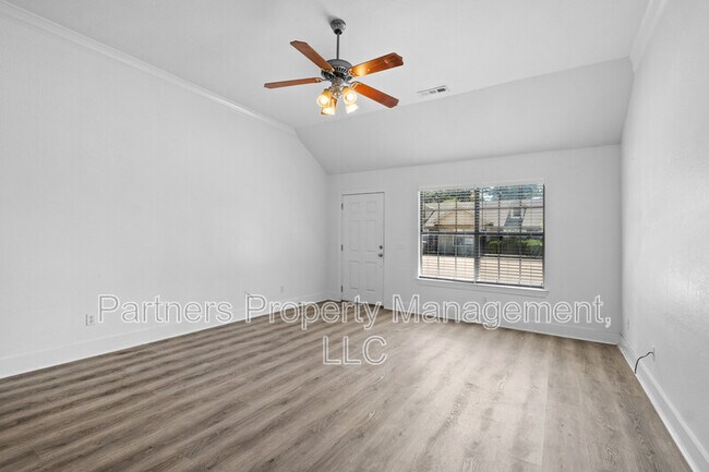 Building Photo - 1174 W Hendrix St