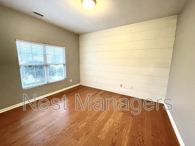 Building Photo - 311 Highgrove Dr