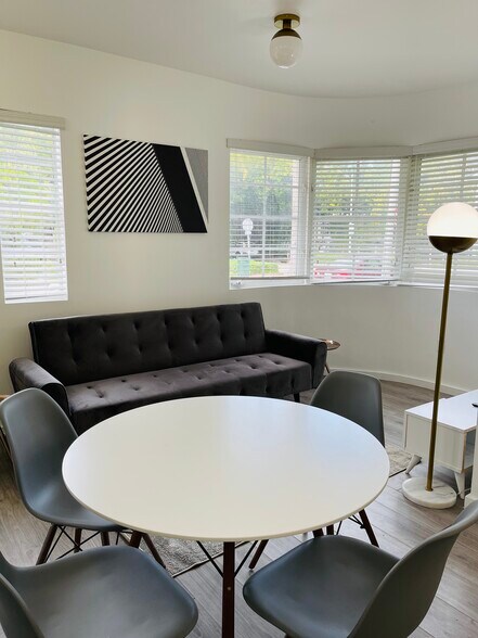 Building Photo - 810 7th St