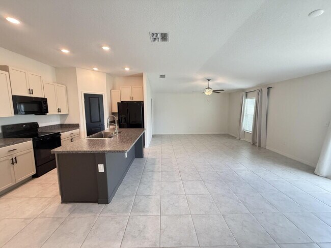 Building Photo - Beautiful 3-Bedroom 2 Baths Home in Ayersw...