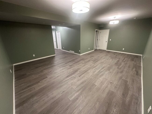 Building Photo - 533 Redan Dr