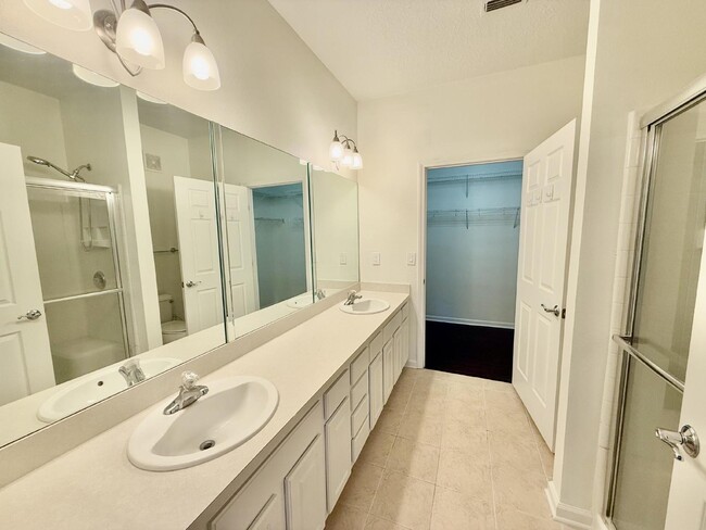 Building Photo - Beautiful 2-Bedroom, 2-Bathroom Condo for ...