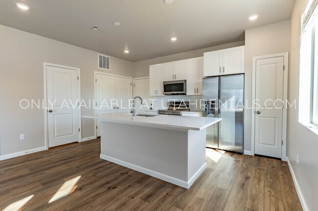 Building Photo - 100 Riverside Drive