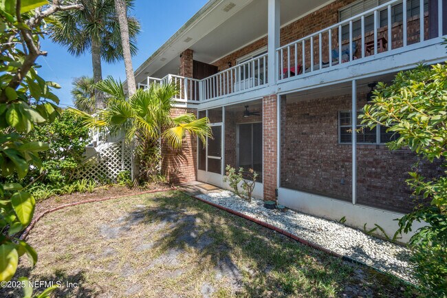 Building Photo - 22 Comares Ave