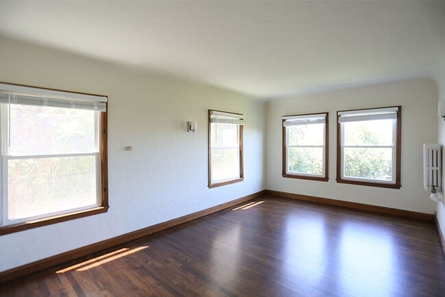 Building Photo - Elegant 1BR/1BA in Oakland's Cleveland Hei...