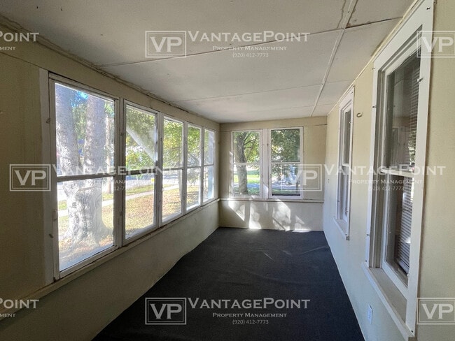 Building Photo - 370 S Main St