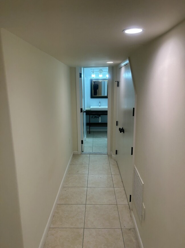 Building Photo - 632 Maury Ave