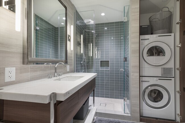 Building Photo - 430 Stuart St