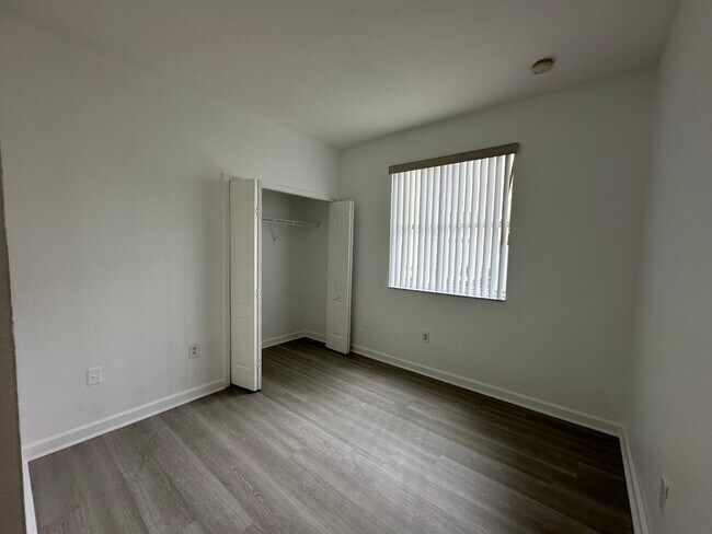 Building Photo - 2650 SE 16th Ter