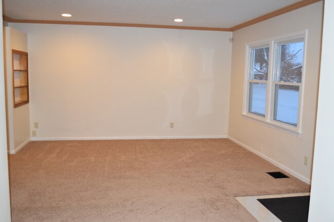 Building Photo - 2648 Fairland St