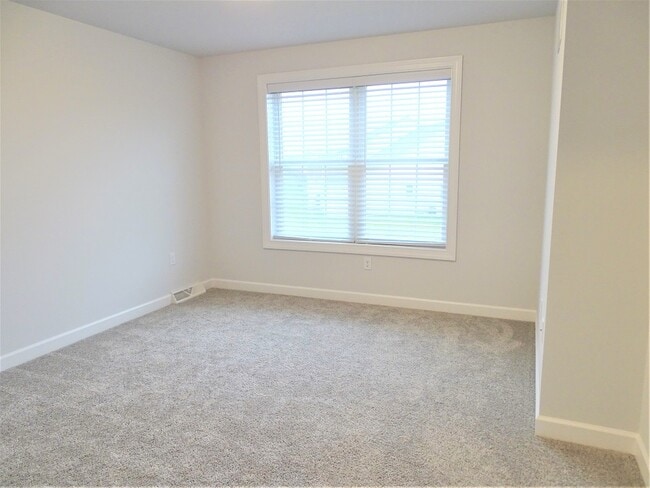 Building Photo - 1405 Fieldstone Dr