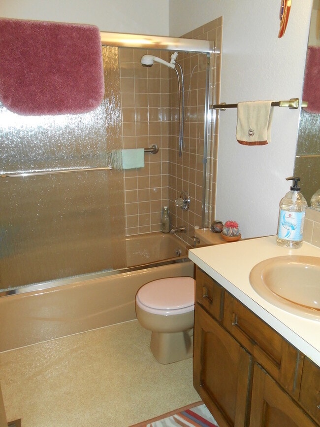 Building Photo - Charming 2 Bed/2 Bath Condo Near the Sculpture Park