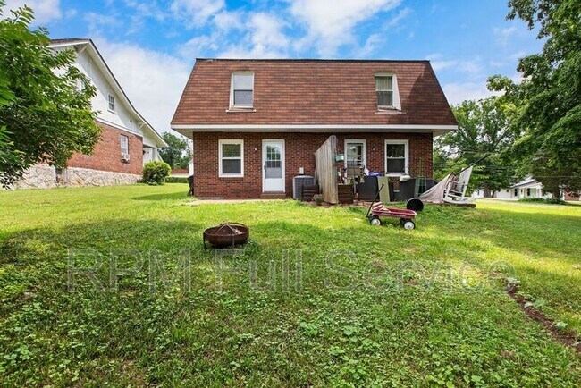 Building Photo - 1112 McAlpine Avenue