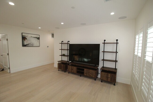 Building Photo - Oxnard Shores: Huge Rooftop Deck w/Ocean Views!