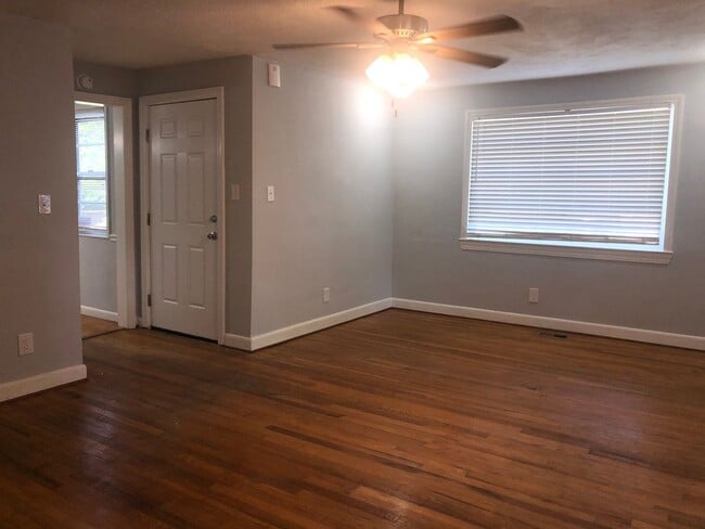 Building Photo - Updated Brick Ranch Conveniently Located