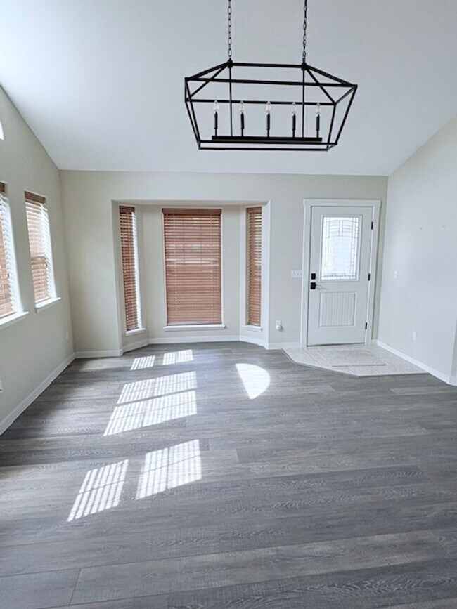 Building Photo - Stunning 3-Bedroom, 2-Bath Home with Lake Views!