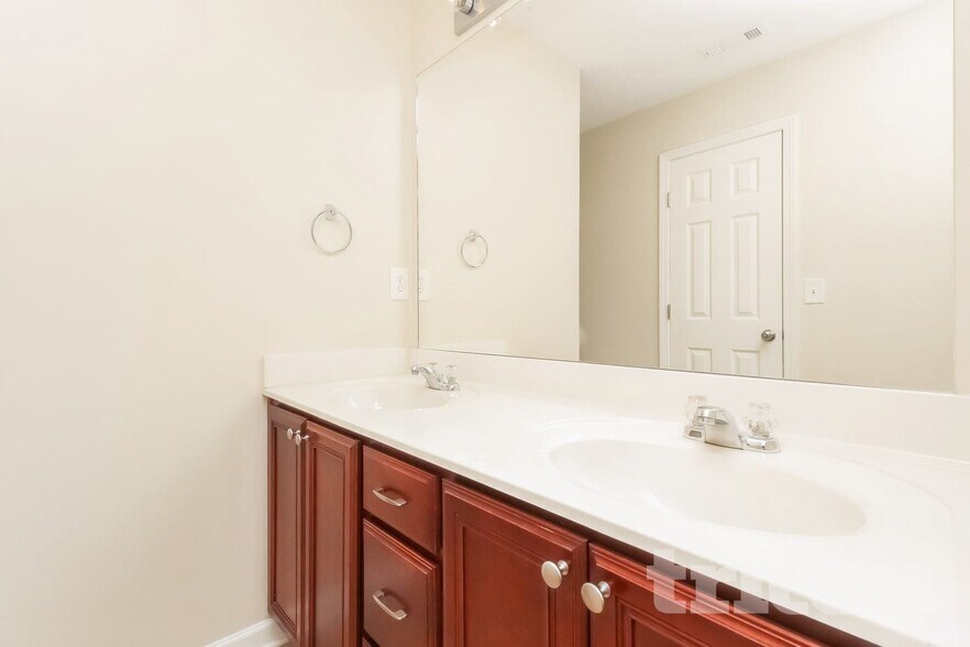 Building Photo - 3001 Deer Trail Dr