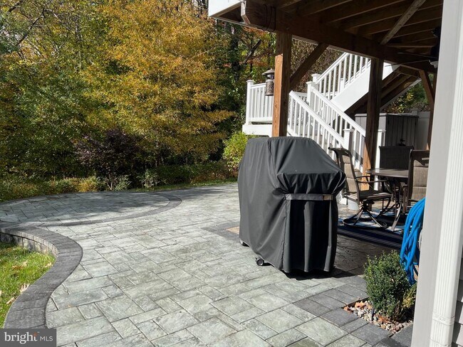 Building Photo - 9117 Fox Stream Way