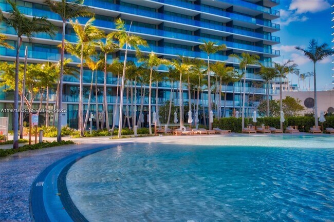 Building Photo - 480 NE 31st St