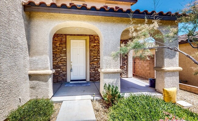 Building Photo - Beautiful 4 bedroom 3 full bath home with 2,902 Sq. FT. of living space.