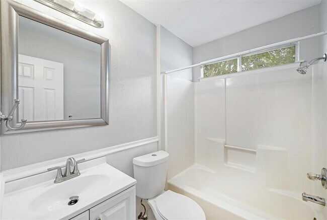 Building Photo - 8903 Piney Point Dr