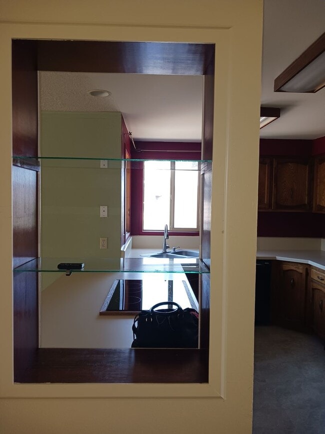 Building Photo - 708 Highland Dr